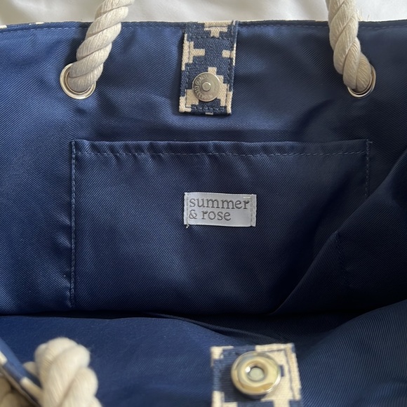 Summer and rose beach tote 💙🤍 - Picture 4 of 6